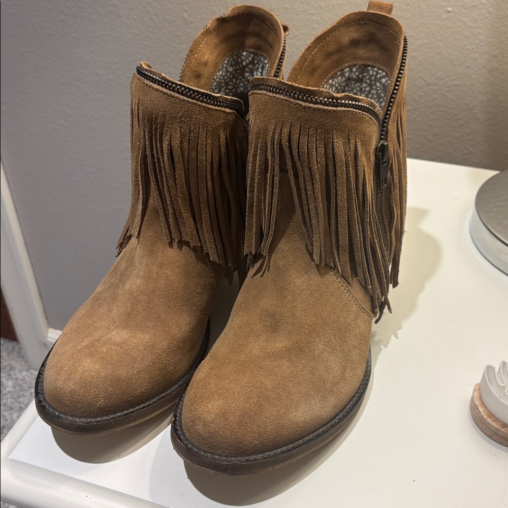 GUC (size 8) Dingo JuJu Fringe Ankle Boots (DI7454).